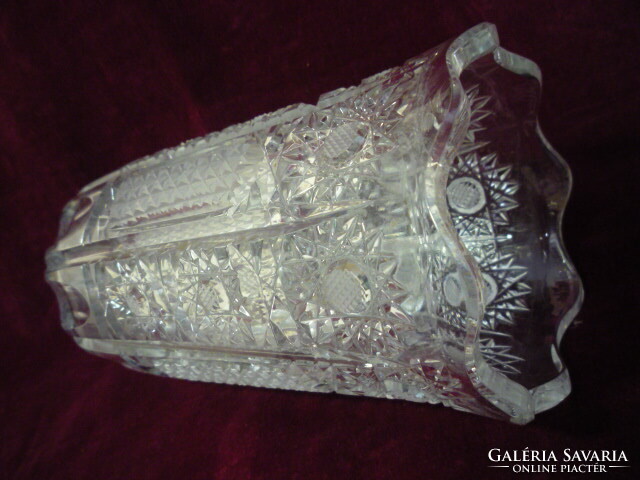 Beautifully patterned crystal vase flawless 2402 21