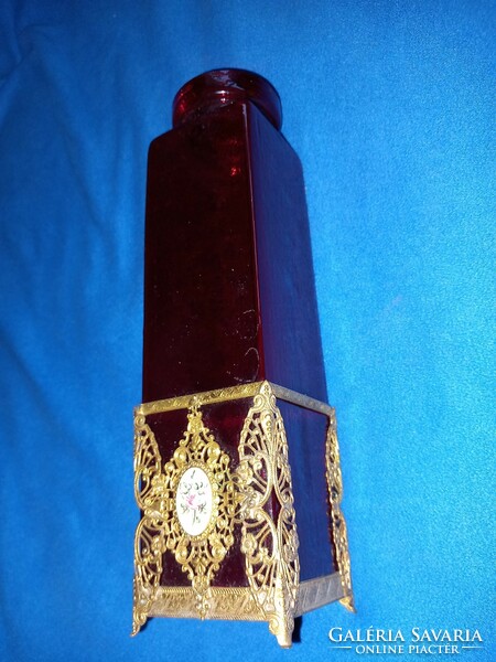 Antik Különleges rubinüveg váza díszváza áttört aranyozott réz szerelékkel.