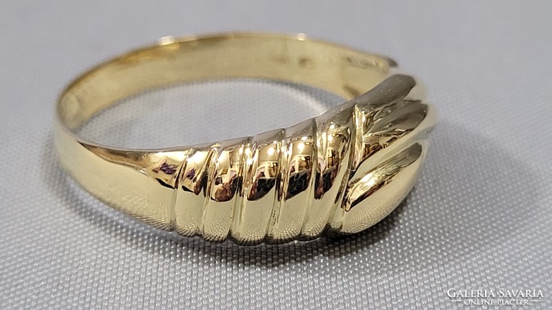 14 K arany női gyűrű 4,17 g
