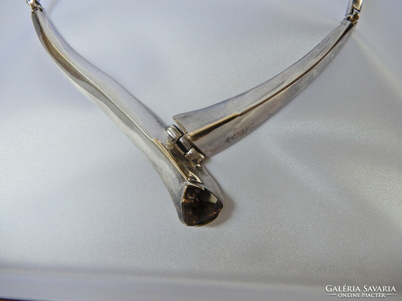 Régi LÉCIA márkájú design ezüst nyakék 10 karátos arany díszítéssel és kvarc kővel