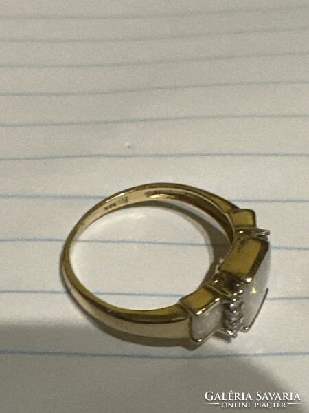 Old 14kr gold ring decorated with white opal for sale! Price: 52,000.-