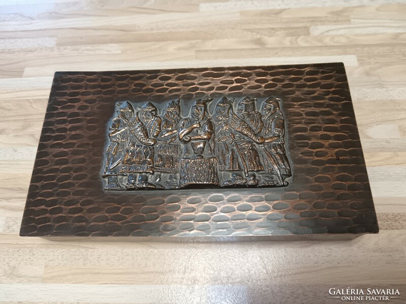 Retro copper box with seven leaders motif