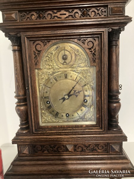 Hatalmas Antik W&H faragott tölgy kandalló óra
