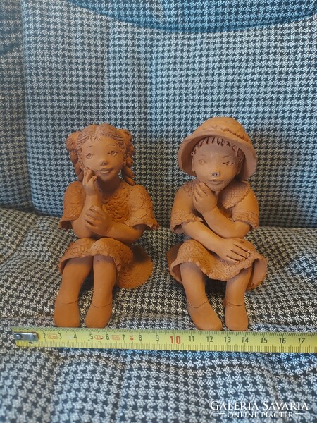 Erzsébet Illár, little girlfriends, 2 ceramic sculptures