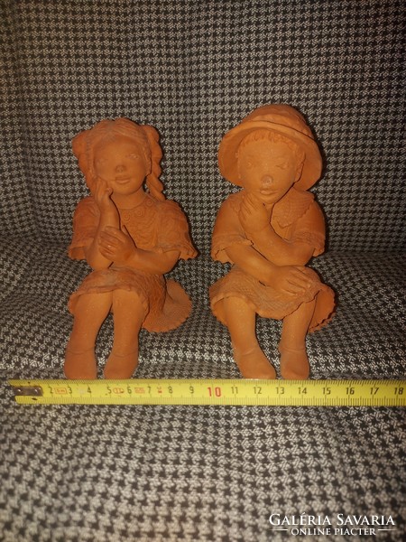 Erzsébet Illár, little girlfriends, 2 ceramic sculptures