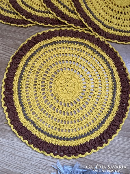 Beautiful crocheted plate coaster, new, unused, the price is one piece