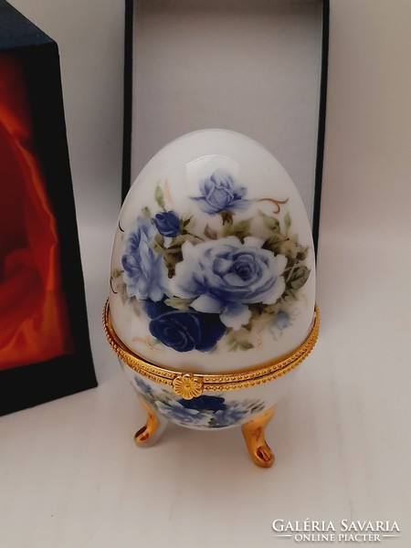 Porcelain opening egg, box, jewelry holder, 9.5 cm