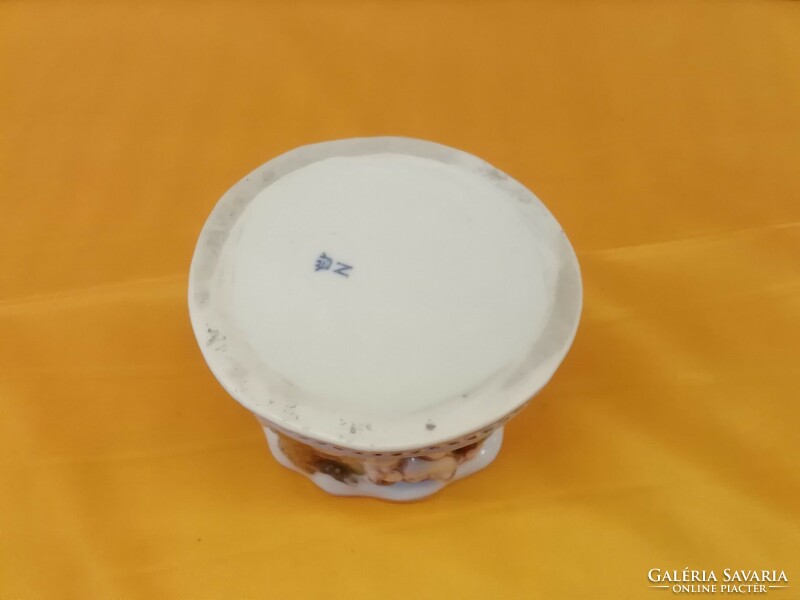 Capodimonte porcelain goblet-vase