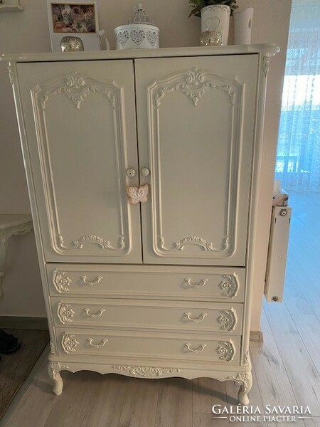 Small cabinet with drawers