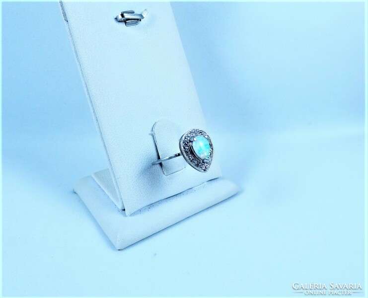 Wonderful 18k white gold ring with diamonds and opals!!!