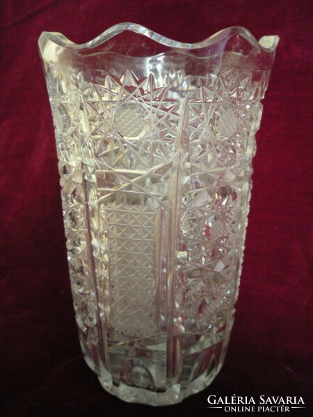 Beautifully patterned crystal vase flawless 2402 21