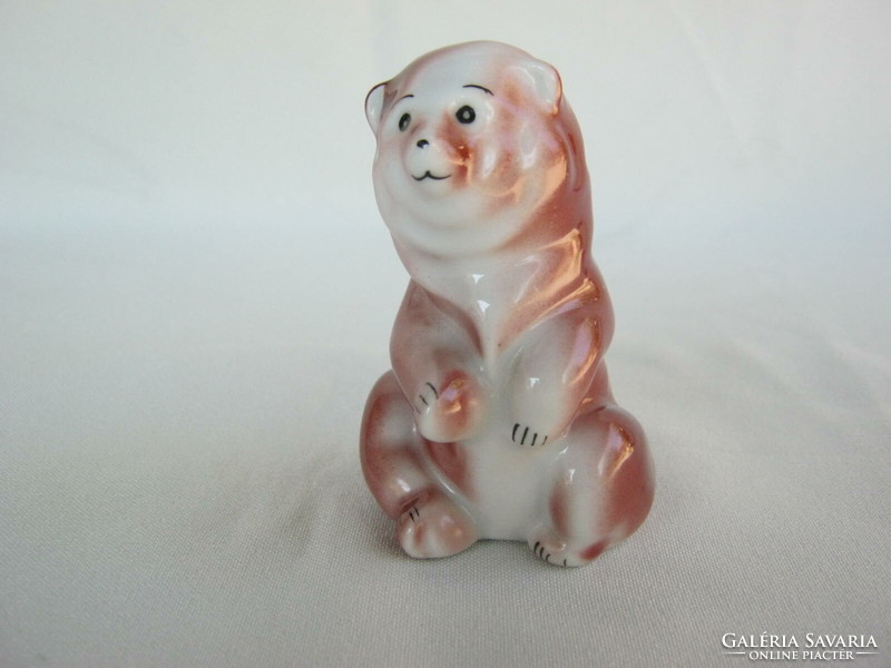 Porcelán maci medve