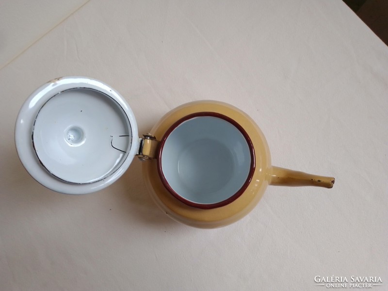 Régi drapp tejeskávé homokszínű zománcos fém kávés teás kanna kiöntő nosztalgia dekoráció 0,7 l