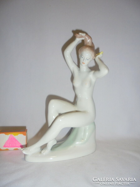 Aquincum porcelán fésülködő női akt figura, nipp - 22 cm
