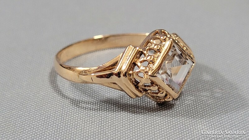 14 K arany női gyűrű 2,72g