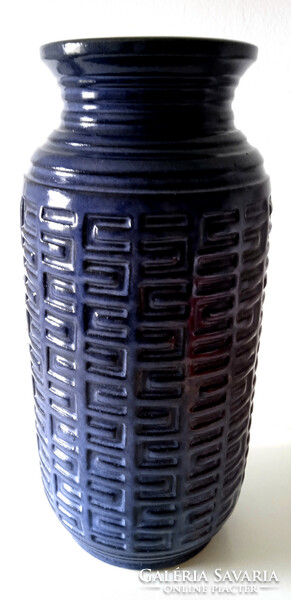 Carstens, op-art ceramic vase e.2-28