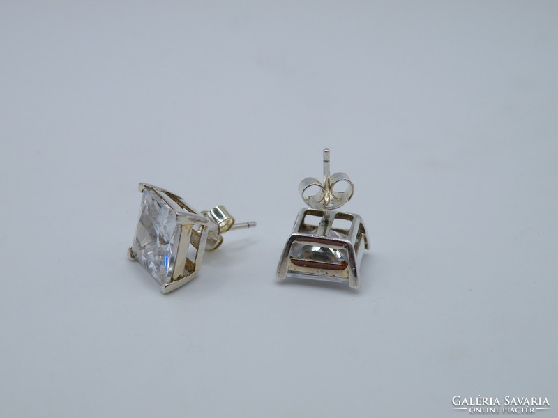Uk0253 clear stone stud earrings in silver 925