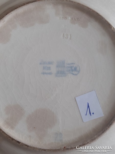 Decorative plate with Zsolnay family seal 21.5 cm diameter 1.