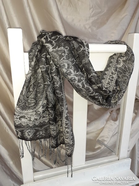 Pasley patterned stole black and white