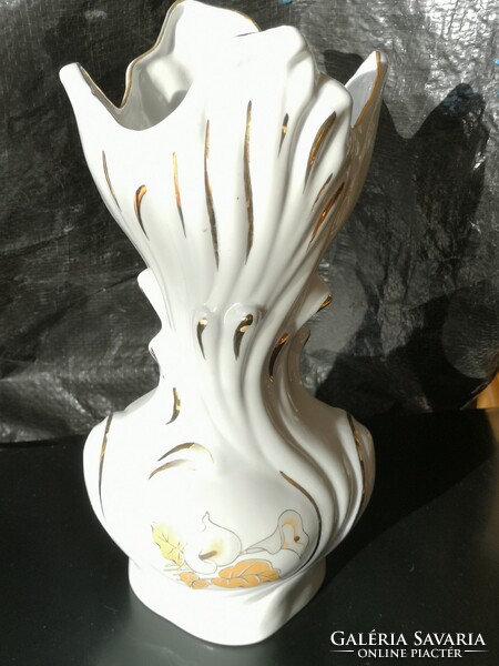 Arany díszitésű virágos porcelán váza 28 cm magas