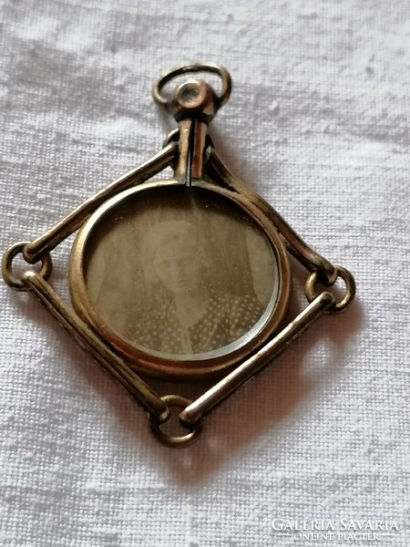Antique photo pendant from the early 1920s 653.