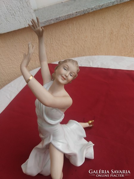 Nagy méretű,Wallendorfi táncos nő,,32 cm magas,,,Hibátlan,,most minimál ár nélkül,,
