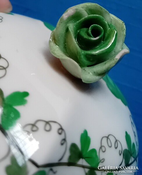 Herend bonbonier with parsley pattern, rose holder
