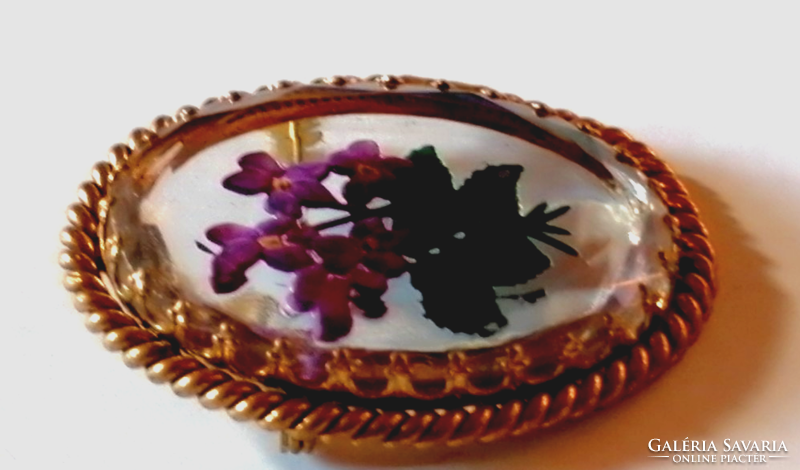 Vintage, csiszolt kristályüvegre festett ibolya virág bross, gyűjtői ritkaság  626.