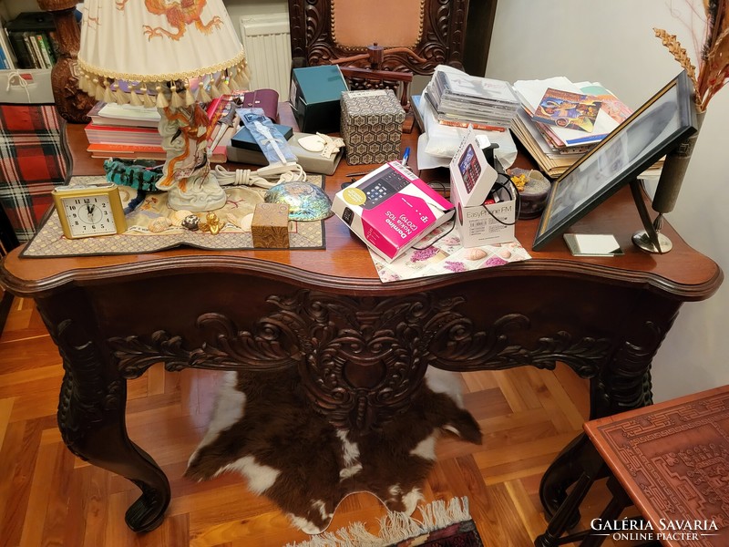 Bolíviai faragott fa íróasztal székkel