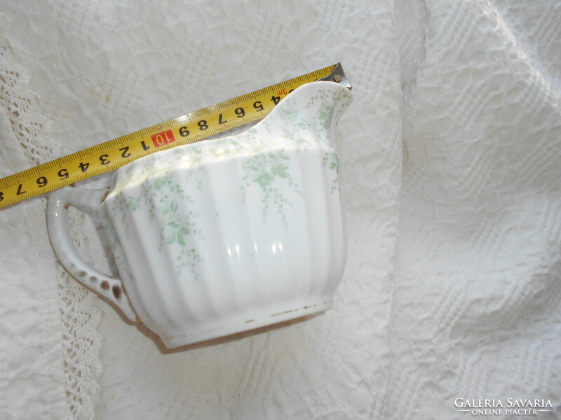 Porcelain pouring jug with ribbed surface