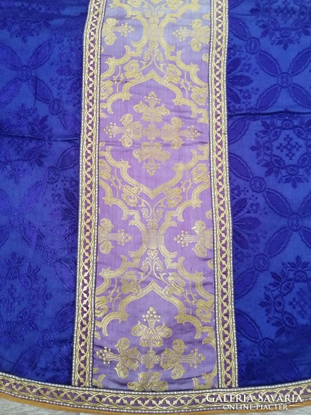 Beautiful, flawless, gold-woven purple brocade mass vestment, with accessories, liturgical, priestly vestment