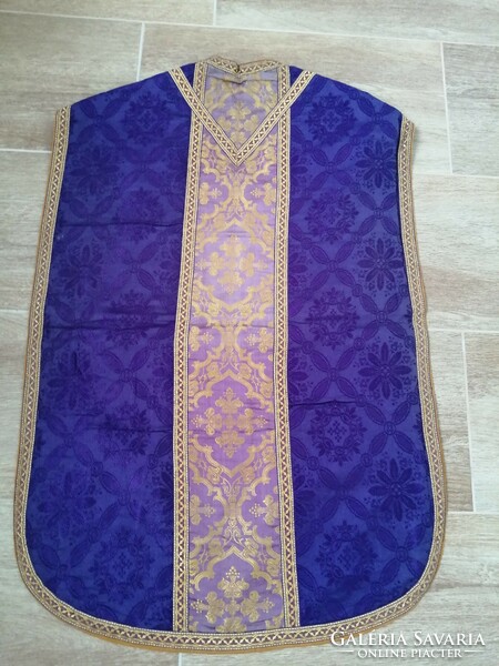 Beautiful, flawless, gold-woven purple brocade mass vestment, with accessories, liturgical, priestly vestment