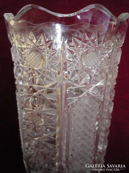 Beautifully patterned crystal vase flawless 2402 21