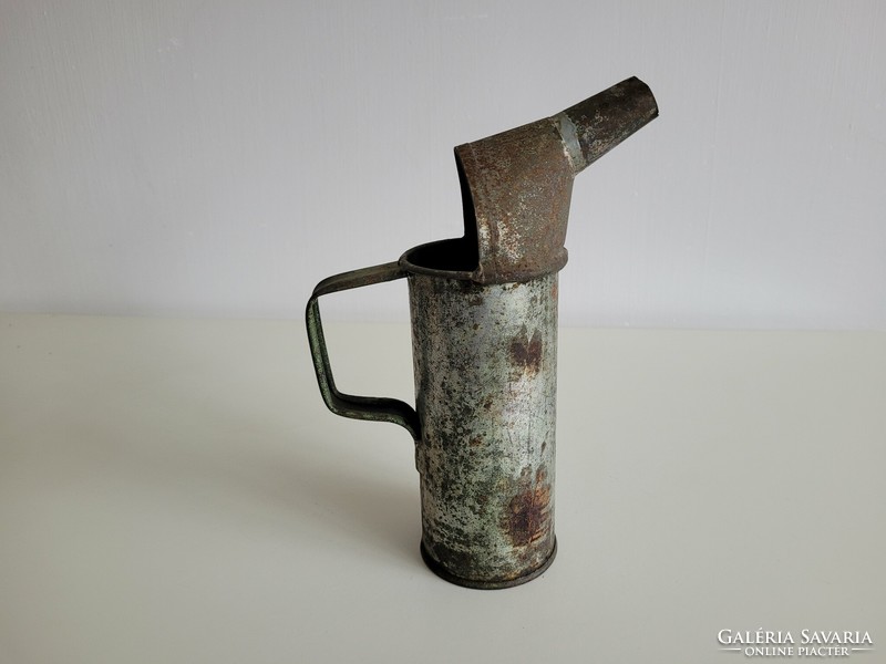 Old tin standard 0.5 liter pouring measuring cup
