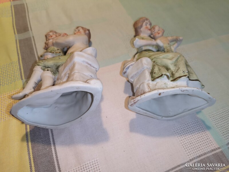 Porcelán anya kisgyermekkel, két kivitelben