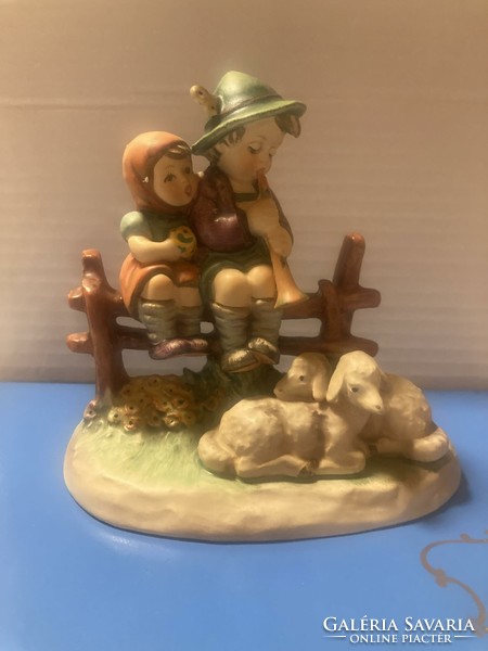 Nagyobb méretű , "Esti dal" c. nagyon szép , ritkább Goebel/Hummel figura