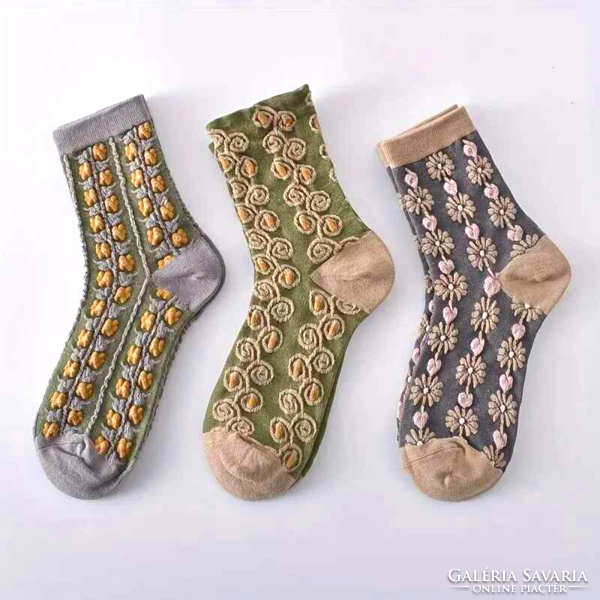 Women's socks with vintage pattern