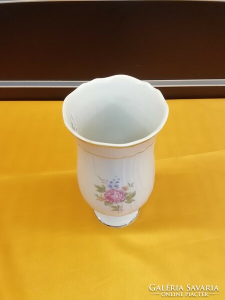 Hollóházi, virágmintás porcelán váza