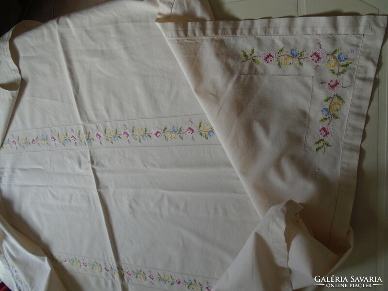 Cross stitch tablecloth 155 x 105 cm.