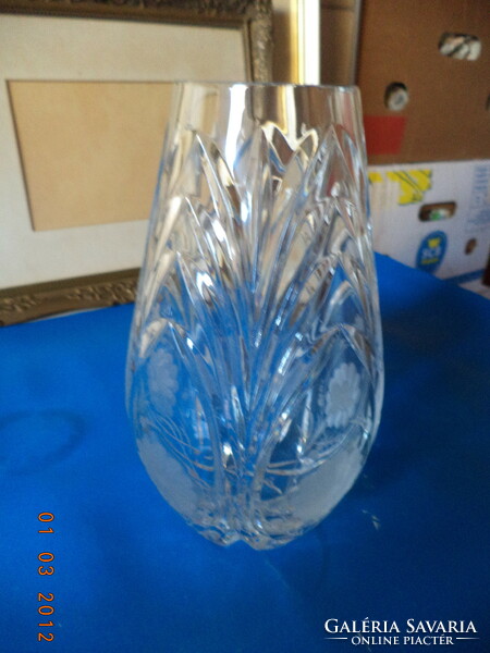 Tulip-shaped crystal vase! 7.