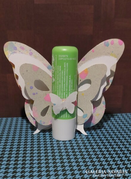 Paper butterfly with lip balm (also for children)