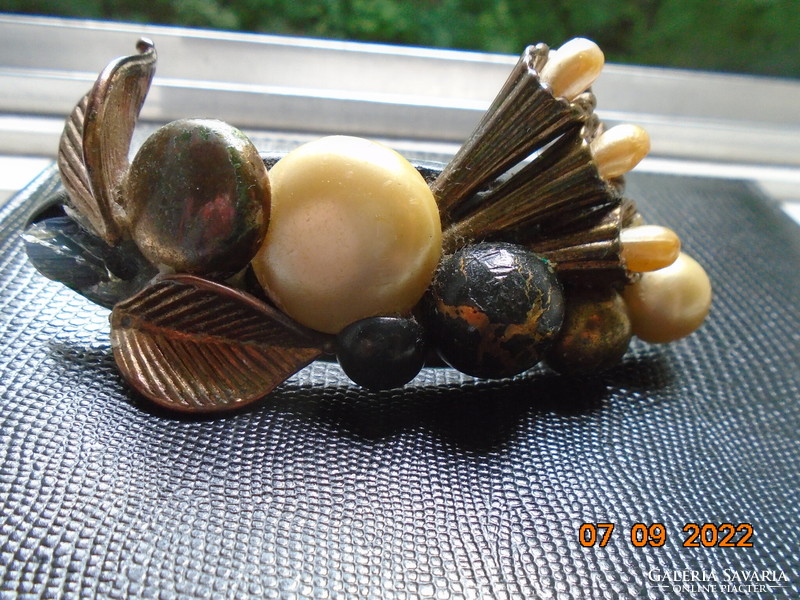 Plastic antique gold and black tones, French hair clip with flower and pearl composition
