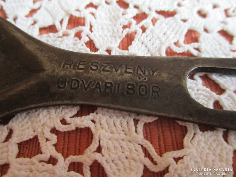 Beer opener with the inscription 