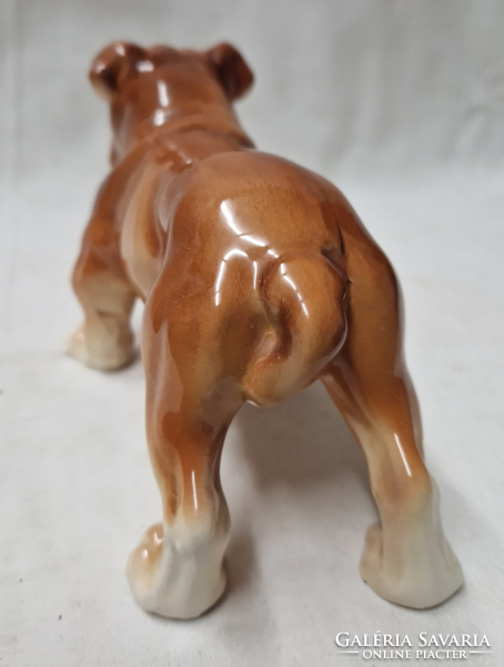 Porcelán Bulldog kutya figura 9,5 x 16 cm.