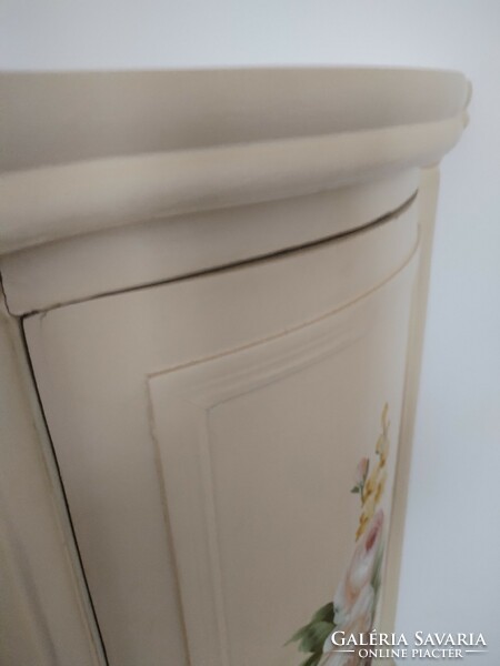 Vanilla-colored chest of drawers - with a vintage character / pink