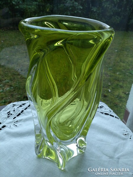 With a glacier glass vase from Saint Lambert