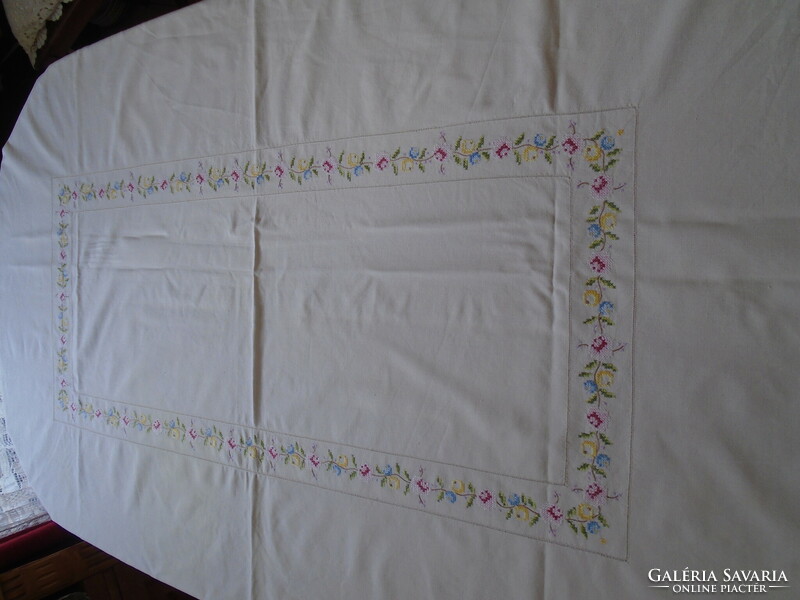 Cross stitch tablecloth 155 x 105 cm.