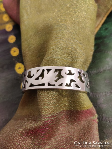 Indonesian silver bracelet with Balinese motifs