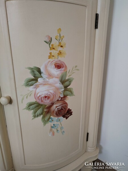 Vanilla-colored chest of drawers - with a vintage character / pink