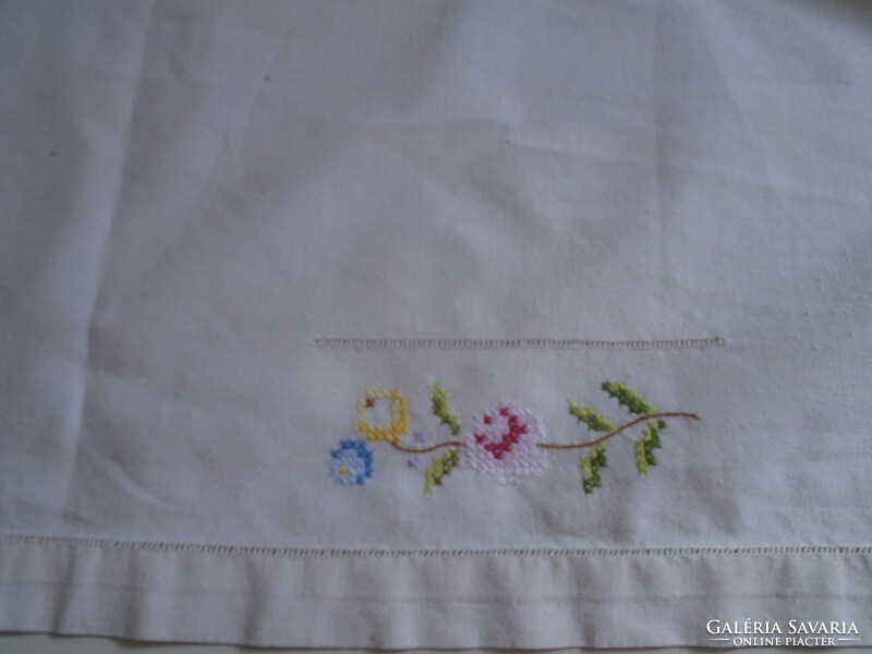 Cross stitch tablecloth 155 x 105 cm.